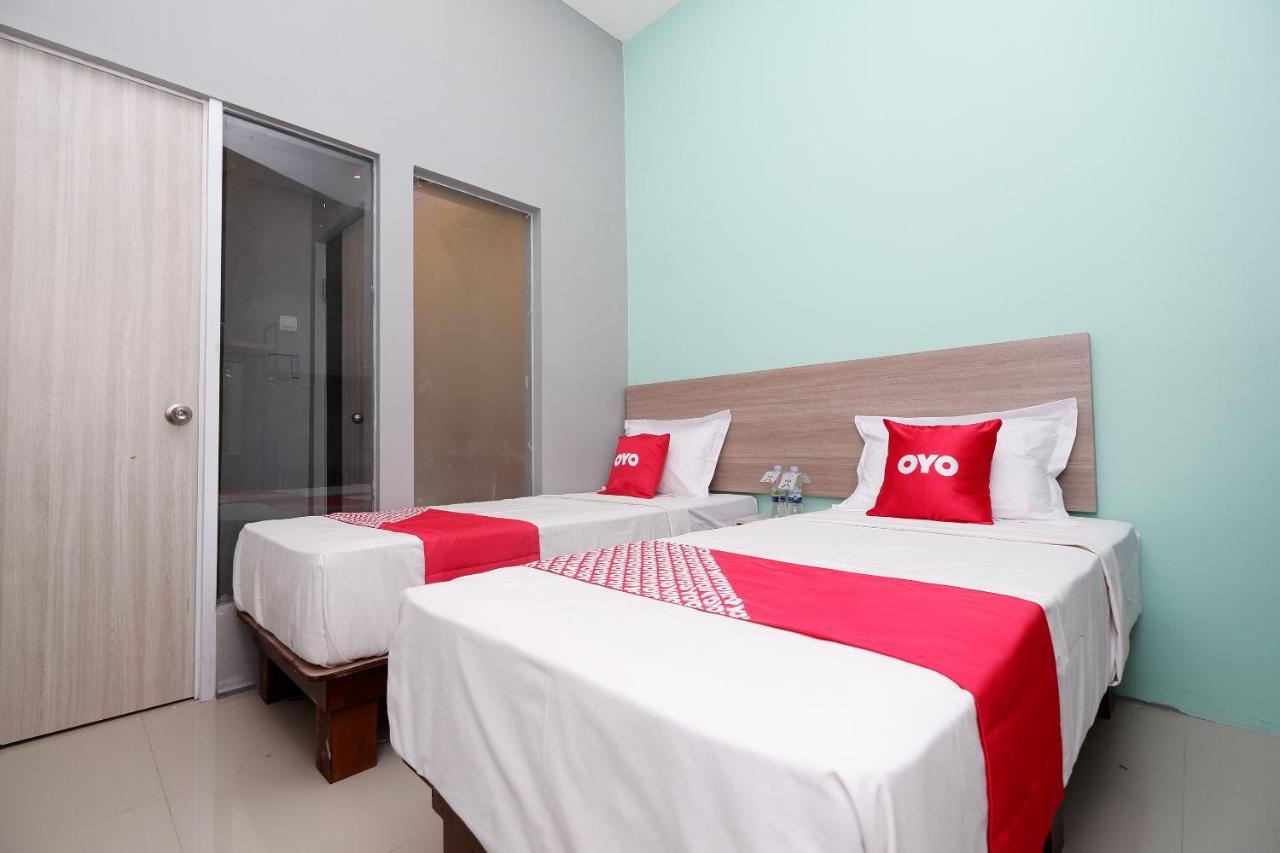 Oyo Flagship 2124 Kars Inn Semarang Pokój zdjęcie